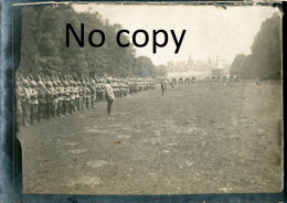 PHOTO FRANCAISE TM 215 - UNE REVUE DANS LA PARC DU CHATEAU A OGNON PRES DE BARBERY - SENLIS OISE GUERRE 1914 1918 - Krieg, Militär