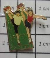 811B Pin's Pins / Beau Et Rare / SPORTS / CLUB GYMNaSTIQUE FEMININE LES VAILLANTES - Gymnastiek
