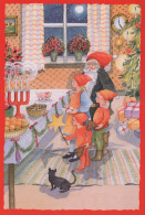 PÈRE NOËL Bonne Année Noël GNOME Vintage Carte Postale CPSM #PBL776.A - Kerstman