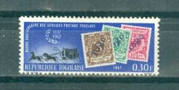 REPUBLIQUE DU TOGO - N°371* MH Trace De Charnière SCAN DU VERSO.65°anniversaire Des Services Postaux. Sujets Divers. - Briefmarken Auf Briefmarken