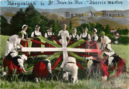 Folklore - Pays Basque - Danses Basques Par Begiraleak De Saint Jean De Luz - Ikurrin Dontza - Danse Du Drapeau - Carte  - Vestuarios