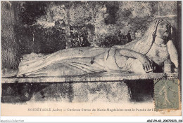 ADJP9-42-0778 - NOIRETABLE - Curieuse Statue De Marie-Magdeleine Sous Le Porche De L'eglise - Noiretable