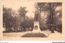 ADUP1-39-0023 - LONS LE SAUNIER - Statue De Rouget De Lisle Et Promenade De La Cavalerie - Lons Le Saunier