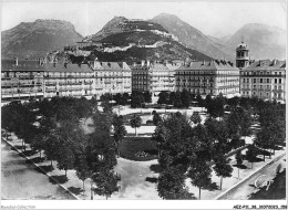 AEZP11-38-1002 - GRENOBLE - La Place Victor Hugo  Et Les Forts  - Grenoble