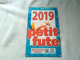 Plaque émaillée Petit Futé 2019 ( Bazarcollect28 ) - Targhe In Lamiera (a Partire Dal 1961)
