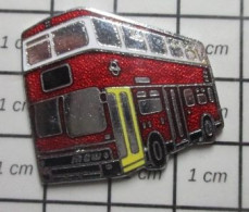 1110 Pin's Pins / Beau Et Rare / TRANSPORTS / BUS A IMPERIALE LONDRES ACIER ROUGE ET BLANC - Transportes