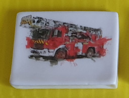 Fève Clamecy 2022 -  Pompiers Soldat Du Feu - Camion Grande échelle - Sapeur Pompier - Personaggi