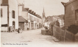 Vers 1910 . Pont Aven  . Rue Près De L'Aven - Pont Aven