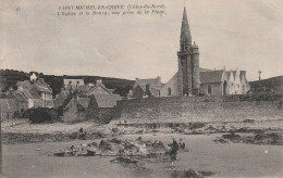 Saint-Michel-en-Grève (22 - Côtes D'Armor)  L'Eglise Et Le Bourg - Saint-Michel-en-Grève