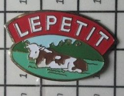 811H Pin's Pins / Beau Et Rare / ANIMAUX / VACHE NORMANDE CAMEMBERT LEPETIT - Animales
