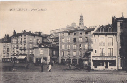 LE PUY En VELAY Place Cadelade - Le Puy En Velay