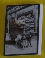 Fève Clamecy  -  La Boulangerie D' Antan - Charrette De Pain Tirée Par Les Chiens - Personnages