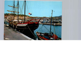Voilier à Quai Au Port De St-Tropez - Sailing Vessels