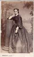 Photo CDV D'une Femme élégante Posant Dans Un Studio Photo A Nancy  Avant 1900 - Ancianas (antes De 1900)
