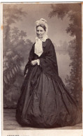 Photo CDV D'une Femme élégante Posant Dans Un Studio Photo A Nancy  En 1867 - Old (before 1900)
