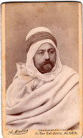 Photo CDV D'un Homme élégant Posant Dans Un Studio Photo A Alger - Ancianas (antes De 1900)