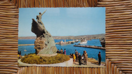Marseille , Le Monument Aux Morts De La Mer Et L'entrée Du Port Vus Du Pharo - Sonstige Sehenswürdigkeiten