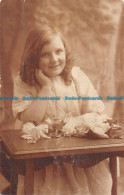 R097026 Girl. Old Photography. Postcard - World