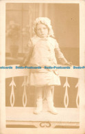 R097073 Child. Old Photography. Postcard - World