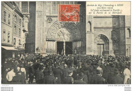 89  SENS ARRIVEE DE MGR CHESNELONG  EN 1912 LA FOULE ACCLAMANT LE PONTIFE - Sens