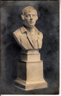 H01.  Vintage Novelty Postcard.  Bas Relief 3D Effect. Statue Of Robert Burns - Schrijvers