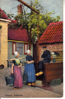 H32. Vintage Postcard.  Dutch Men And Women From Zeeland. Walcherin - Other & Unclassified