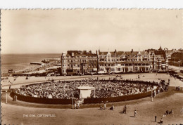 H33.  Collectible Postcard.  The Oval, Cliftonville,  Kent. - Other & Unclassified