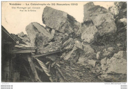41 VENDOME LA CATASTROPHE DU 30 NOVEMBRE 1910 UNE MONTAGNE S'ECROULE RUE DE LA GREVE - Vendome