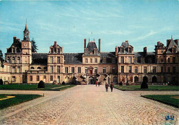77 - Fontainebleau - Palais De Fontainebleau - Le Palais : Cour Du Cheval Blanc (1626) Eu Des Adieux (20 Avril 1814) - J - Fontainebleau