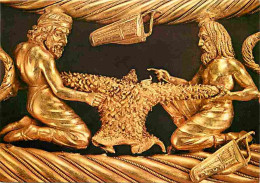 Art - Antiquité - Deux Scythes Cousant Un Vêtement En Peau De Mouton - Détail Du Pectoral En Or De Tolstaïa Mogila - 4e  - Antiek