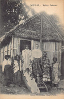 Madagascar - NOSSI BÉ - Femmes Dans Un Village Sakalave - Ed. Maison Elbeuvienne  - Madagascar