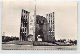 Togo - LOMÉ - Monument Commémoratif De L'Indépendance - Ed. R. Walter  - Togo