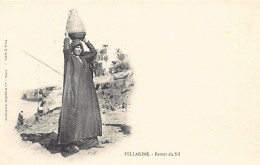 Egypt - Fellah Woman Carrying Water From The Nile - Publ. A. Bergeret & Co. - Autres & Non Classés