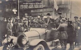 Spartakusaufstand - BERLIN - Januar 1919 - Unterhändler Mit Der Parlamentärflagge Auf Dem Wege Zur Reichskanzlei - Phot. - Other & Unclassified