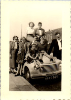 Photographie Photo Vintage Snapshot Amateur Automobile Voiture Famille - Automobile