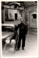 Photographie Photo Vintage Snapshot Amateur Automobile Voiture Auto Homme - Automobiles