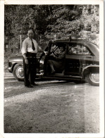 Photographie Photo Vintage Snapshot Amateur Automobile Voiture Auto Couple - Automobile