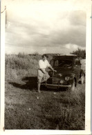 Photographie Photo Vintage Snapshot Amateur Automobile Voiture Auto Femme - Automobili