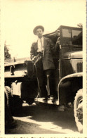 Photographie Photo Vintage Snapshot Amateur Camion Véhicule Homme - Treni