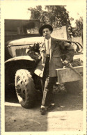 Photographie Photo Vintage Snapshot Amateur Camion Véhicule Homme - Treinen