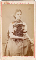 Photo CDV D'une Jeune Fille élégante Posant Dans Un Studio Photo A Maenedorf ( Suisse ) - Antiche (ante 1900)
