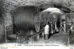 51 TRAVAIL DU VIN DE CHAMPAGNE FOUDRES DE RESERVE - Vines