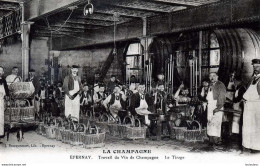 51  CHAMPAGNE EPERNAY TRAVAIL DU VIN LE TIRAGE - Weinberge