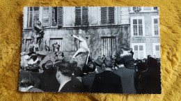 CPSM PHOTO SCENE DE CARNAVAL KODAK 1960 ? VILLE DE L EST NANCY ? ANIMATION GROSSES TETES CHAR - Photographs