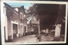 Cpa 24 Dordogne, Colorisée, Sorges, 4 Route, Avenue De Périgueux, Animée, Café Tabac Epicerie, Panneau, Affiche - Andere & Zonder Classificatie