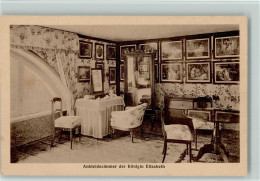 12068511 - Adel England Ankleidezimmer Der Koenigin - Royal Families