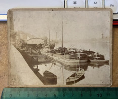 REAL PHOTO Vers 1890 Bateaux Peniches Canal Quai Du Halage A Identifier - Antiche (ante 1900)