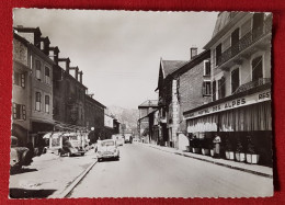 CPSM Grand Format - Saint Michel De Maurienne -(Savoie) - Rue Général Ferrié (voiture Ancienne Renault 4 CV ) - Saint Michel De Maurienne