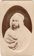 Photo CDV D'un Homme Arabe  Posant Dans Un Studio Photo A Oran - Antiche (ante 1900)