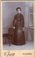 Photo CDV D'une Femme élégante Posant Dans Un Studio Photo A Clarens-Montreux Avant 1900 - Alte (vor 1900)